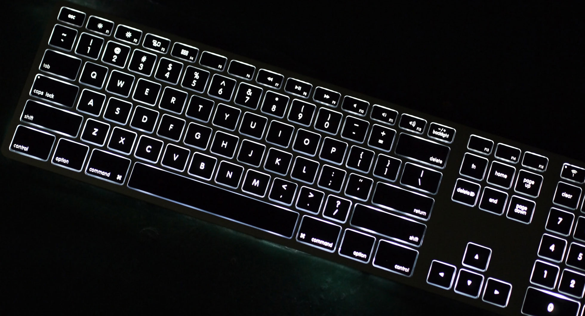 matias-wireless-aluminum-keyboard-backlit