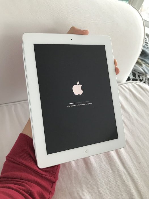 iPad 3 installing iOS 10.3 beta 4