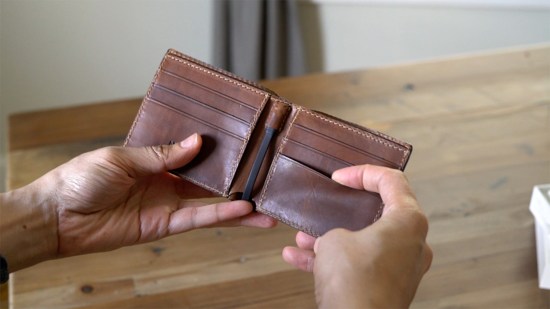 Hands-on with Nomad's Horween leather wallets with integrated