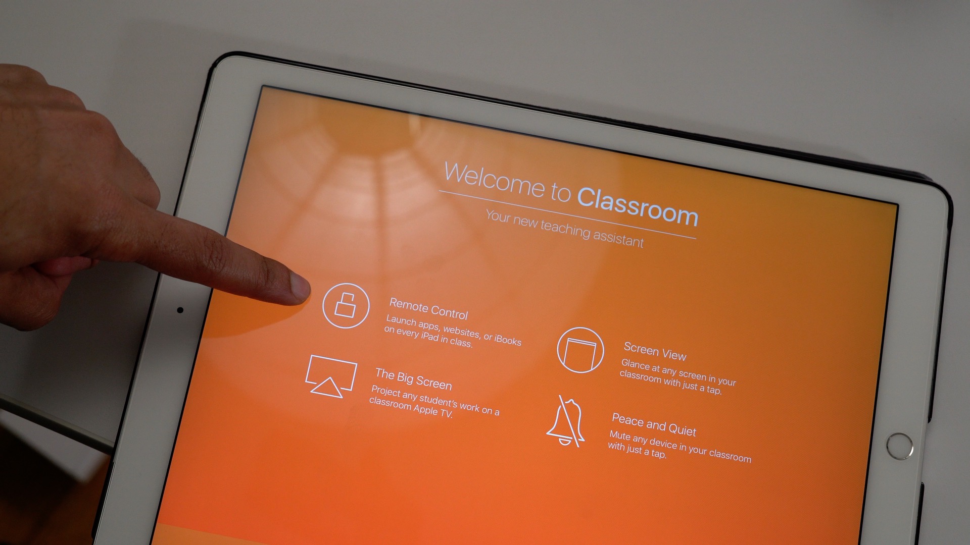 how to use apple classroom app