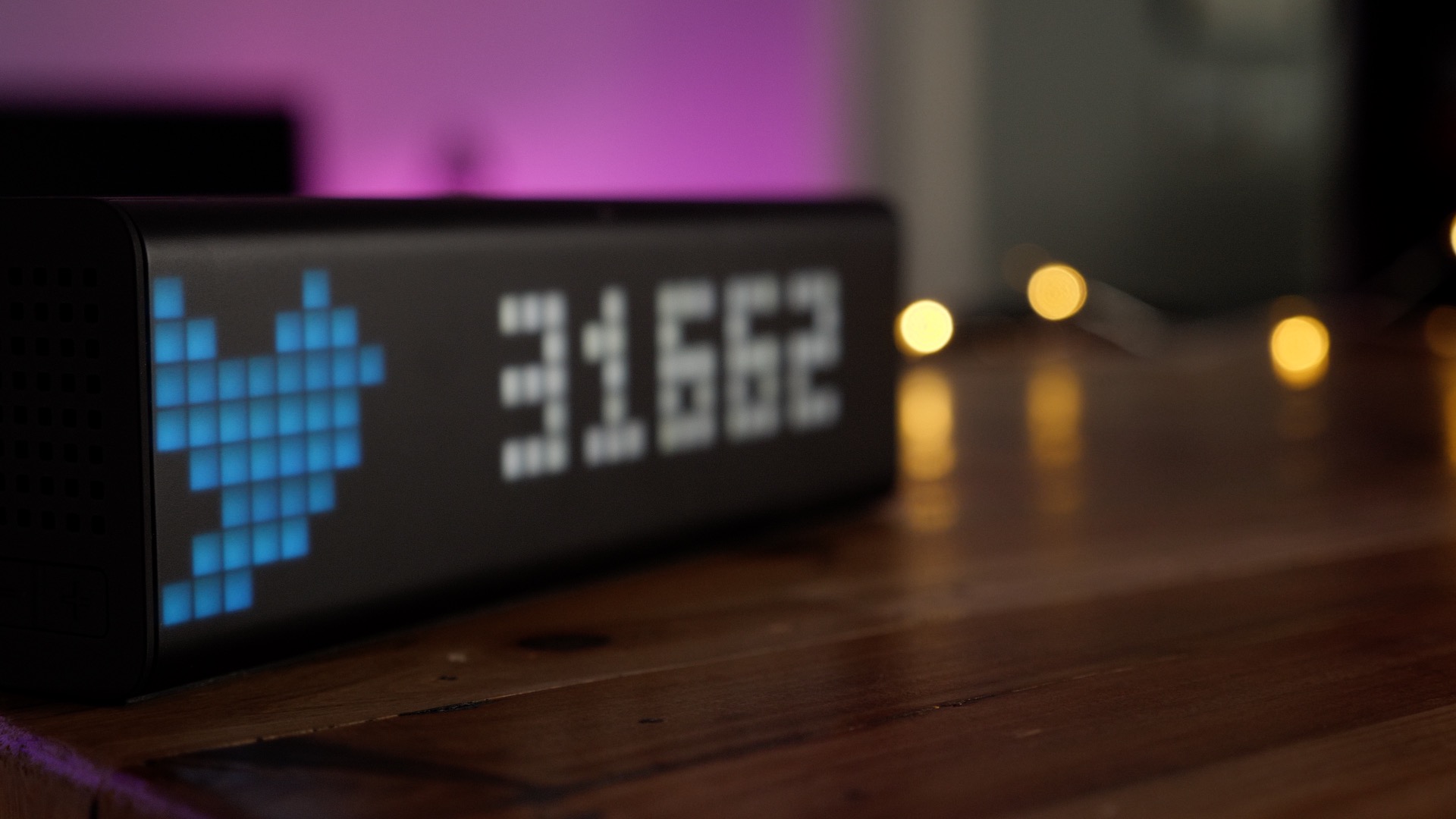Hands-on: iOS-compatible LaMetric Time clock is like a status