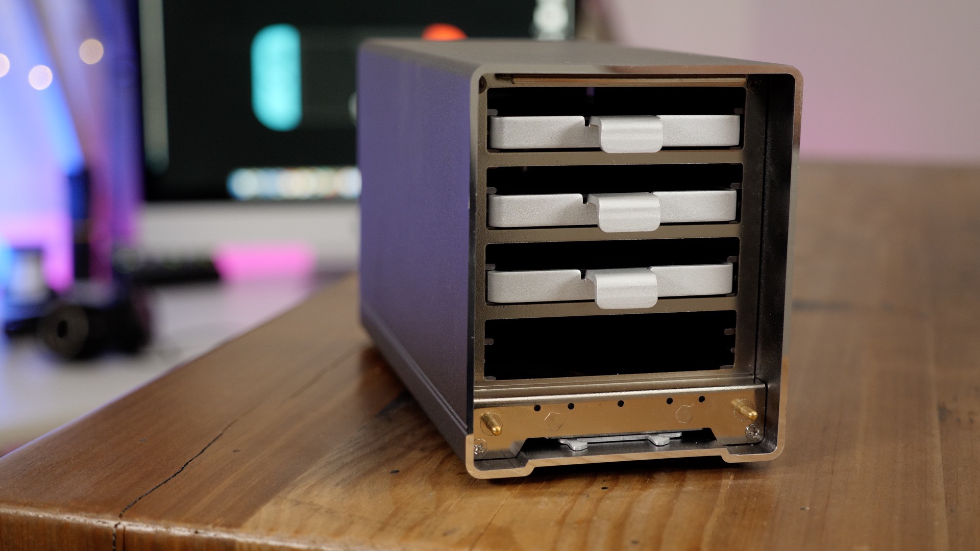 Hands-on: Akitio’s portable 4-Bay Thunderbolt 3 external storage