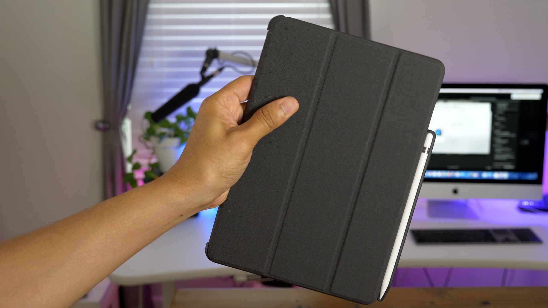 Handson Khomo's 10.5inch iPad Pro case with builtin Apple Pencil