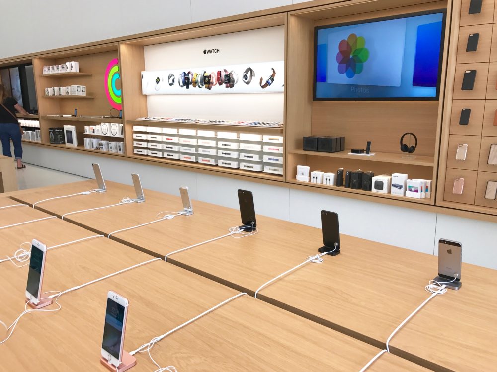 A look inside Apple's new Madison store in the Hilldale Shopping Center
