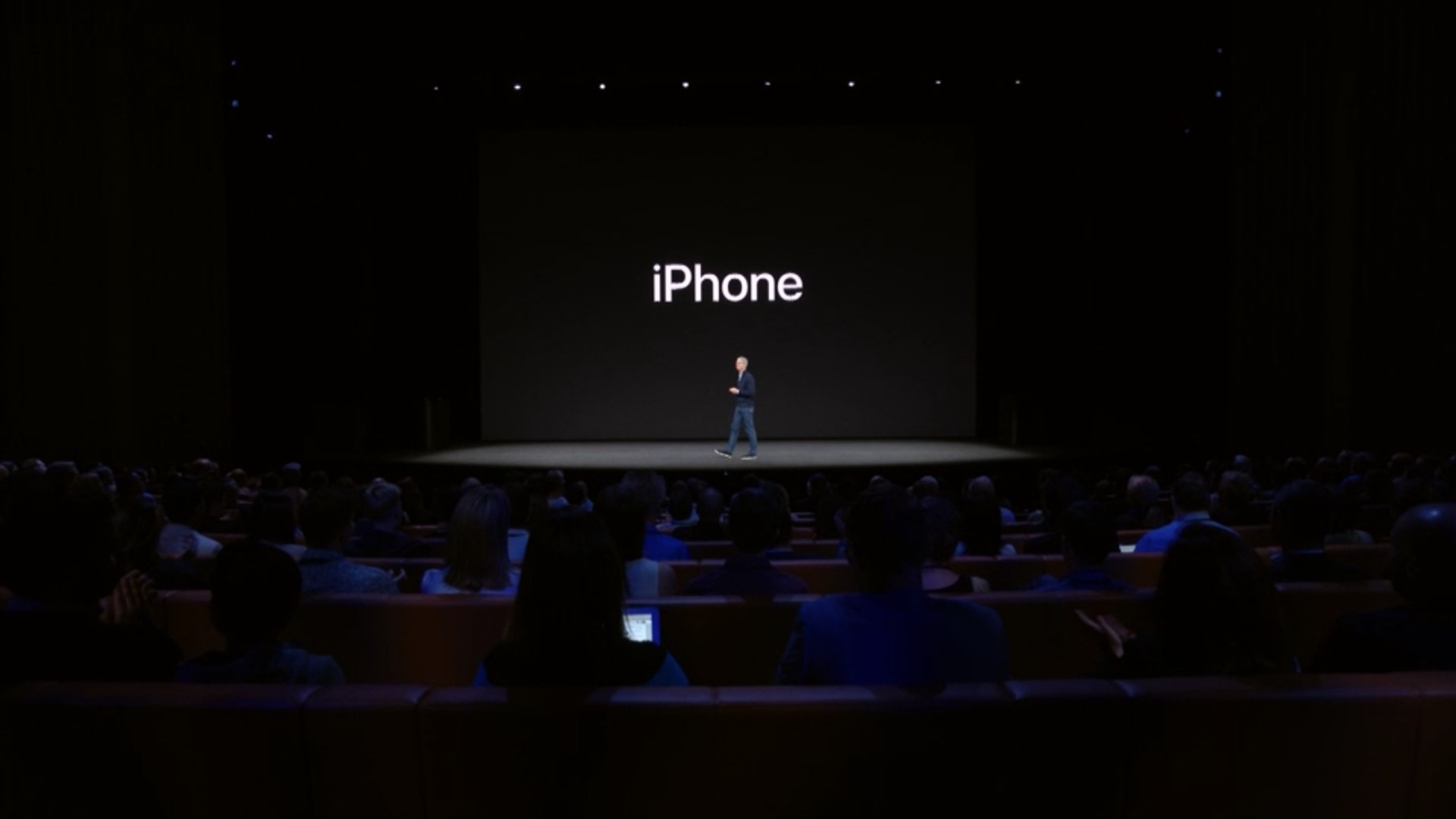 IPHONE 8: Sáng tạo, hiện đại và đa năng là những gì mà iPhone 8 mang lại cho bạn. Với màn hình sắc nét, camera chụp ảnh tuyệt đẹp và tính năng thông minh, bạn sẽ không thể rời mắt khỏi những hình ảnh thực tế và đa dạng được chụp bằng iPhone