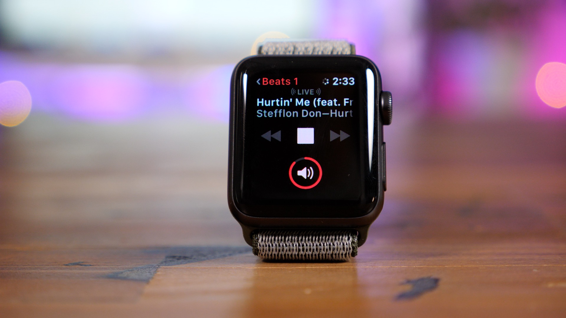 Песня часы звонок. WATCHOS 4. Apple watch музыка. Радио на Эппл вотч. Наручные часы с радио.