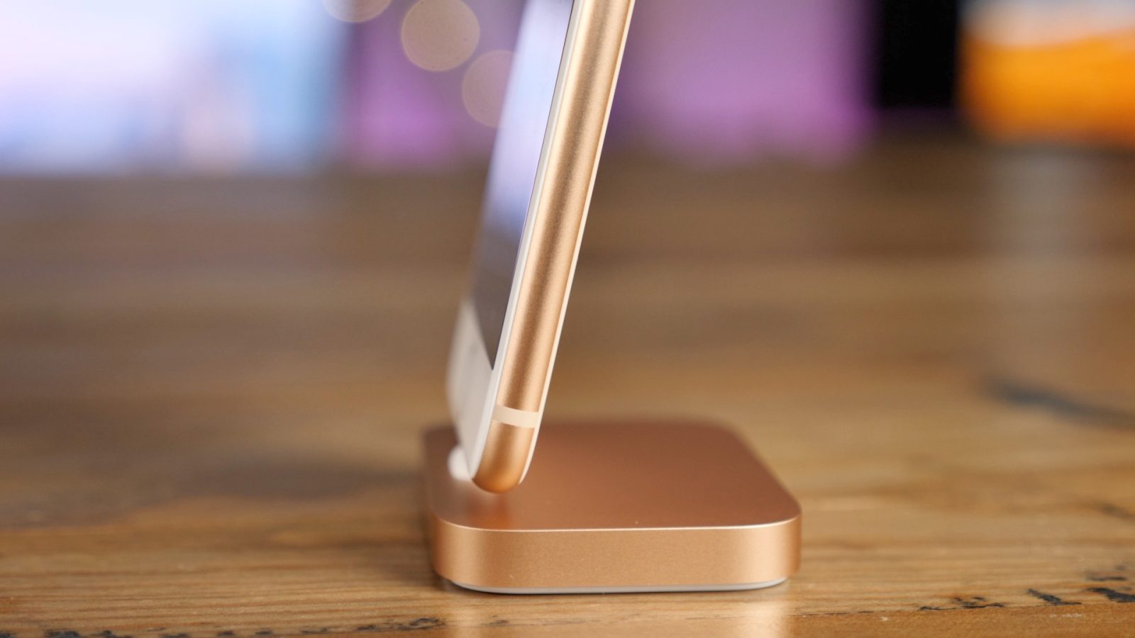 Hands-on: Apple's newest Lightning Dock looks great with the Gold iPhone 8  [Video] - 9to5Mac
