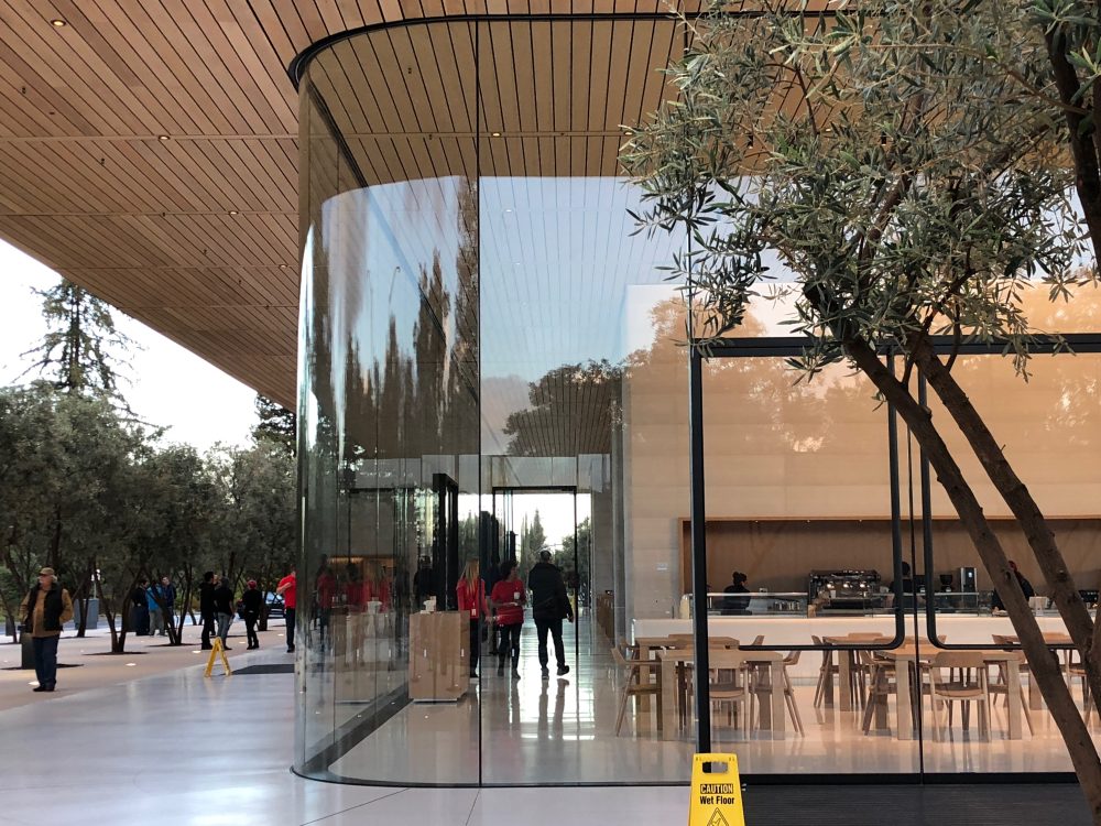 Apple Park's Visitor Center welcomes the public with grand opening ...