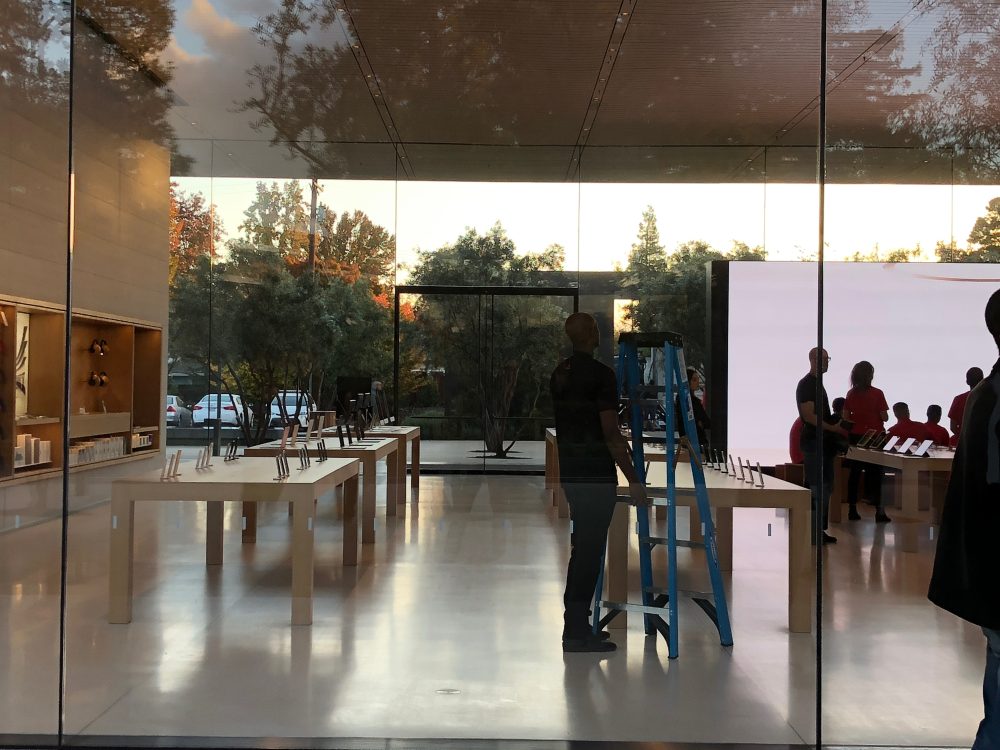 Apple Park's Visitor Center the public with grand opening