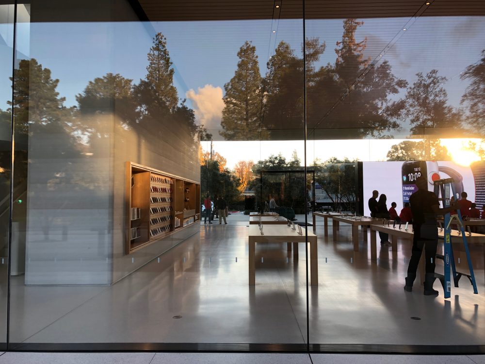 Apple Park's Visitor Center the public with grand opening