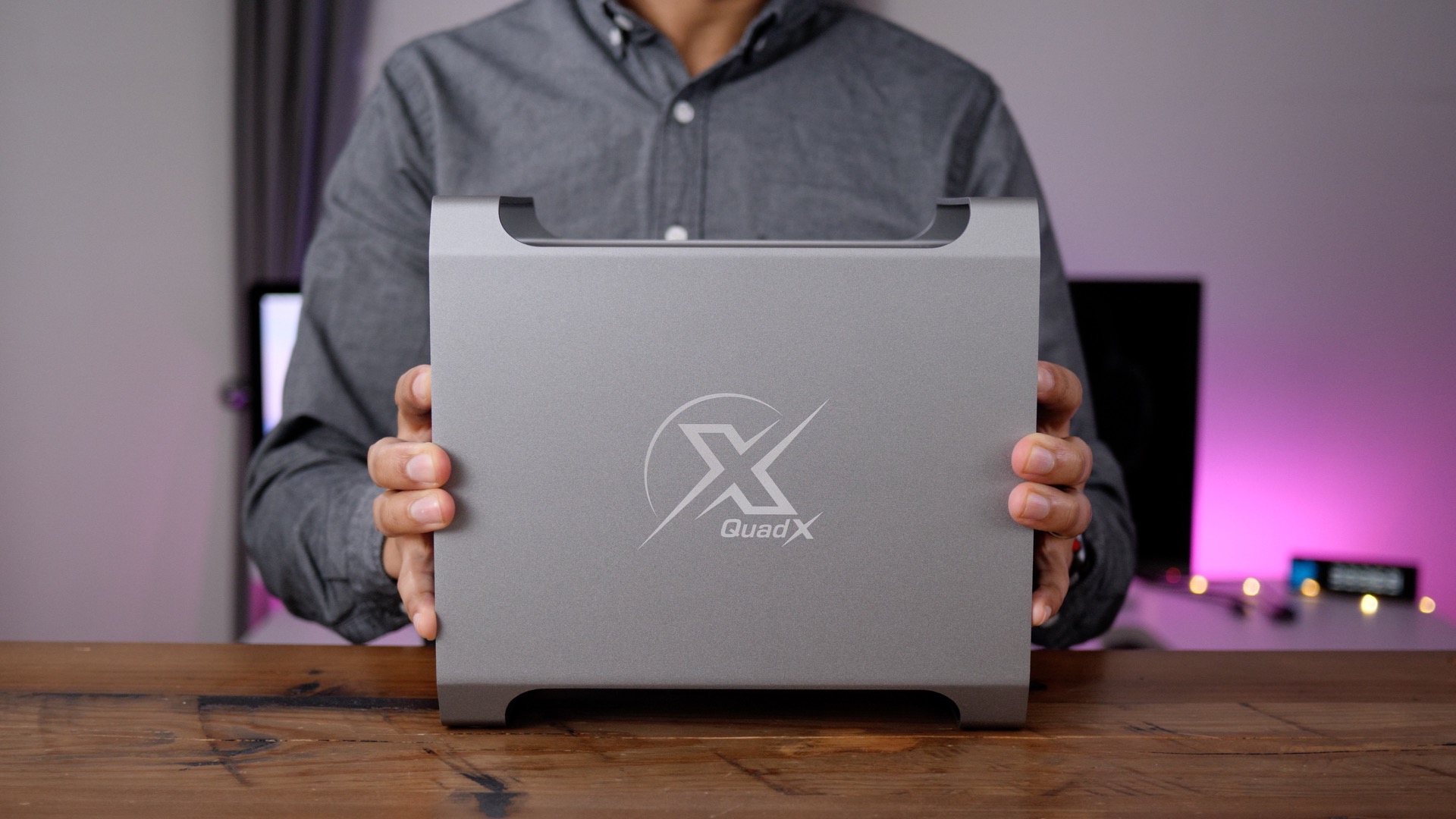 Handson Akitio Thunder3 Quad X a four bay drive enclosure with