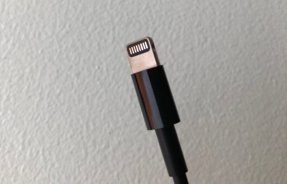 Imac Pro Comes With A Special Black Apple Lightning Cable 9to5mac 9173