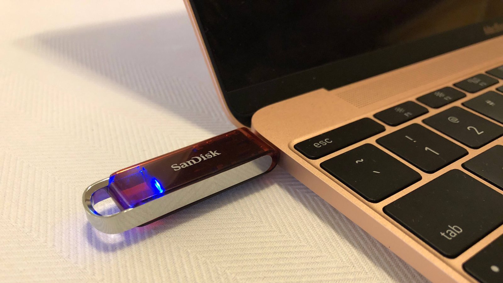 flash drive in macbook air