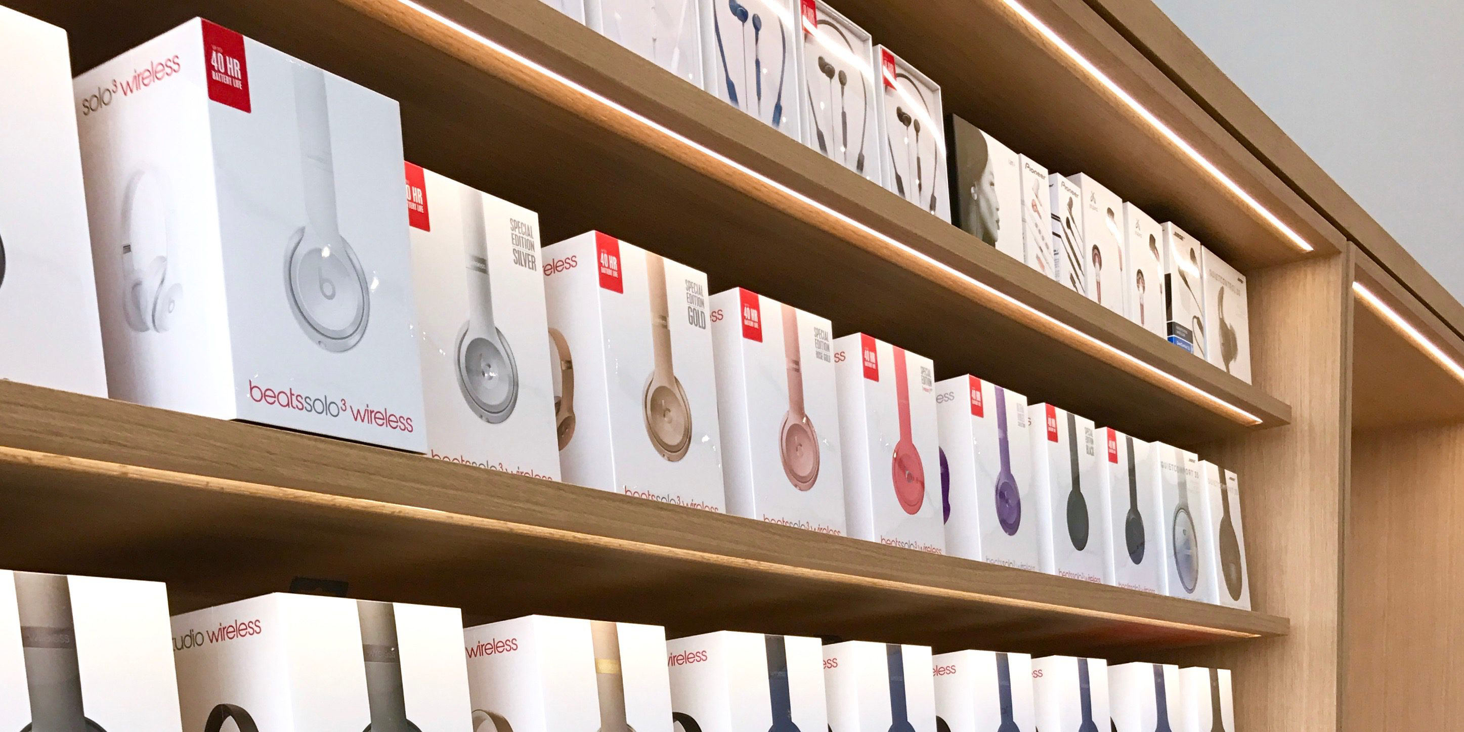 Apple puts Beats headphones on sale 
