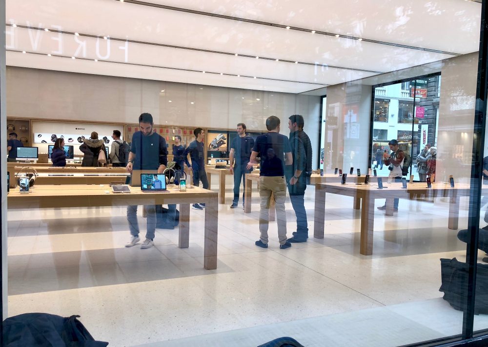 Apple shares fresh photos of new Vienna, Austria retail store ahead of