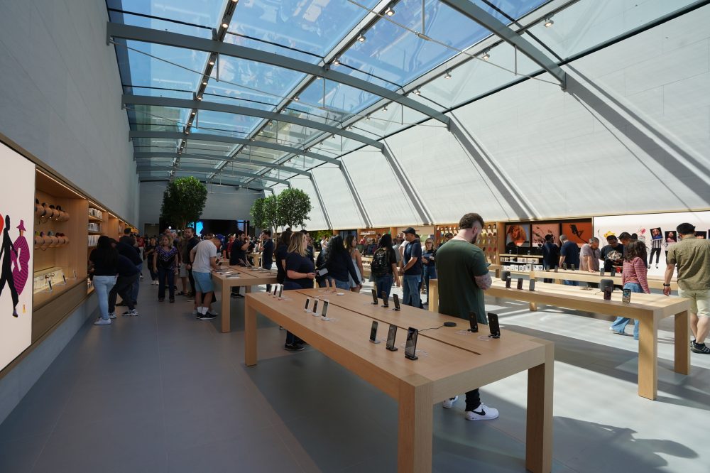 Gallery Apple's renovated Palo Alto store blends latest retail layout