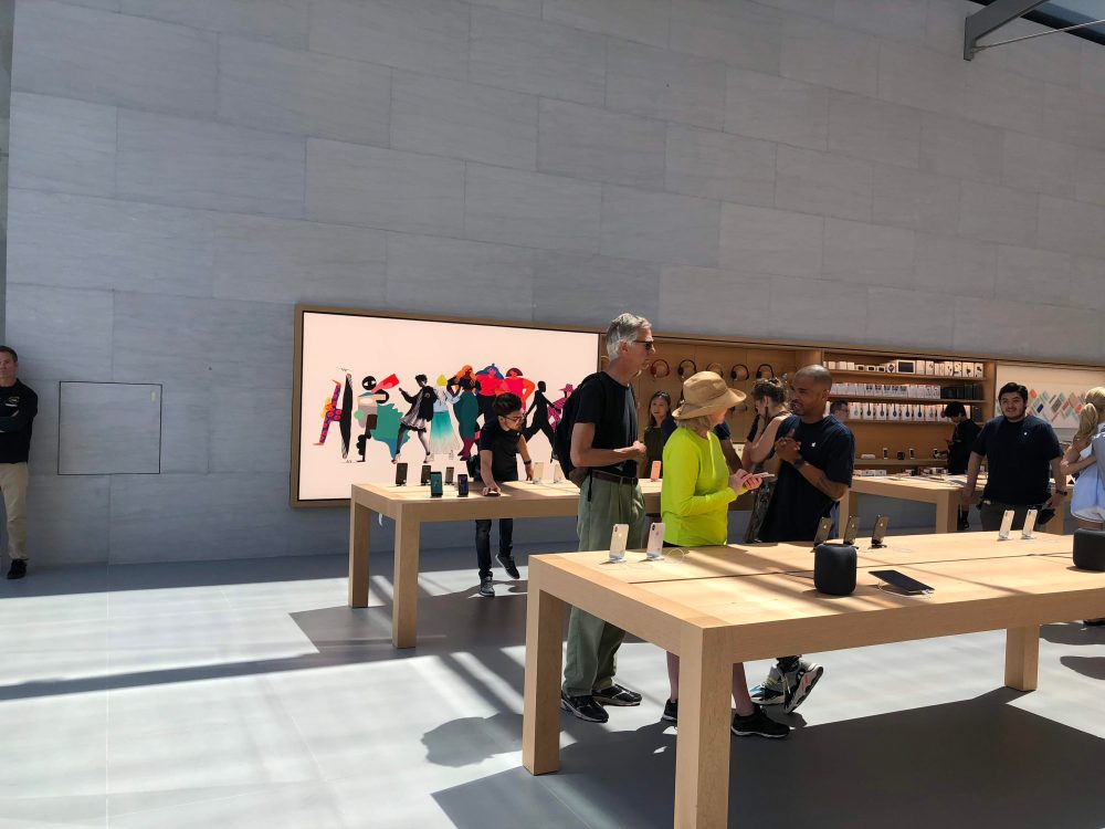 Gallery Apple's renovated Palo Alto store blends latest retail layout