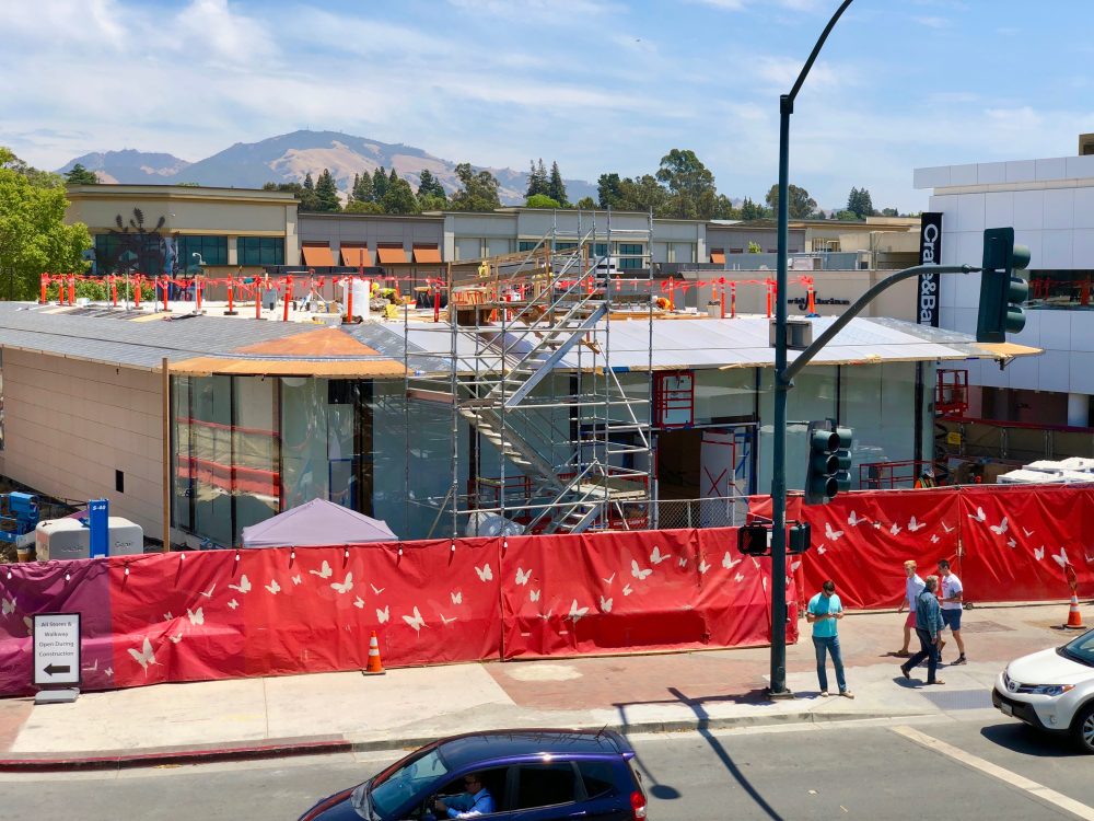 Gallery New Apple store in Walnut Creek, CA takes shape with curved