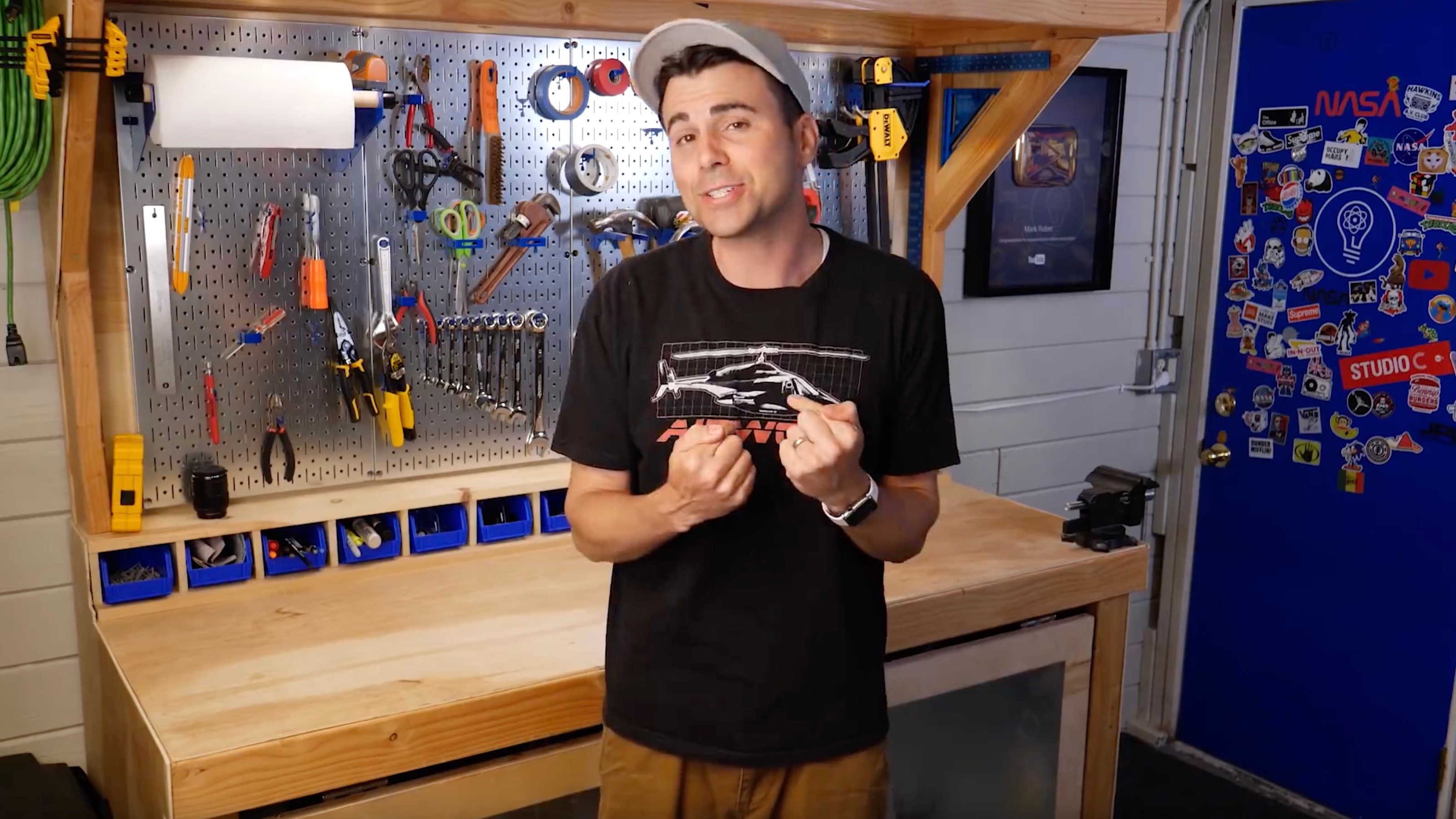 Report: YouTuber Mark Rober working as Apple engineer to create VR tech for  self-driving cars - 9to5Mac