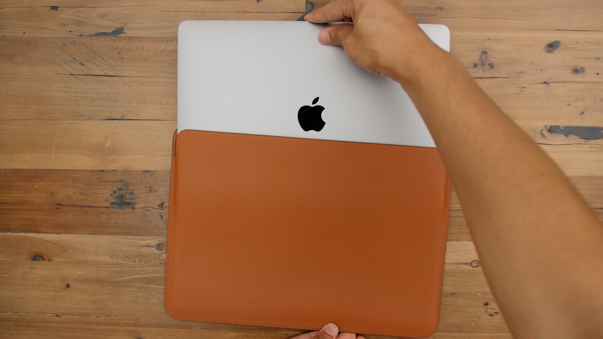 Apple Leather Sleeve for 13.3" MacBook Pro Saddle Brown 