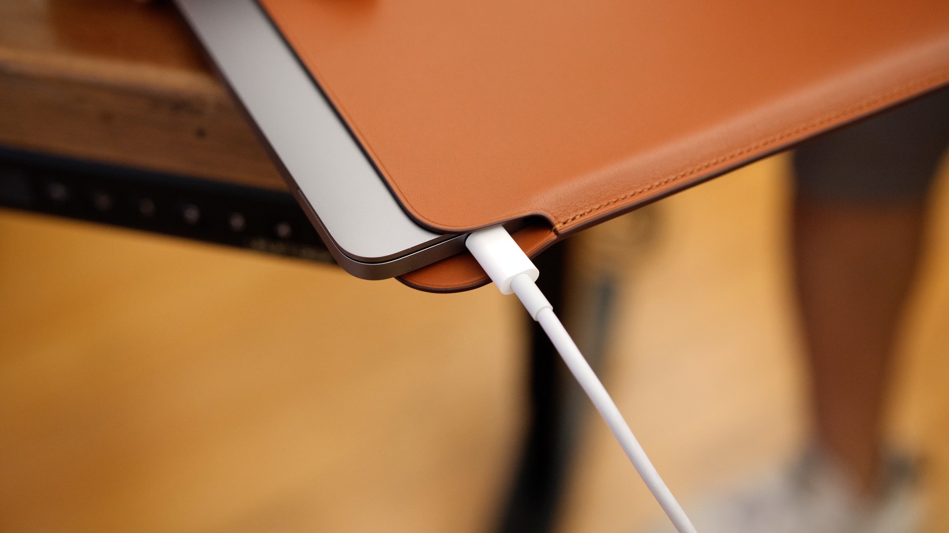 Apple macbook pro leather sleeve review japanese beehive