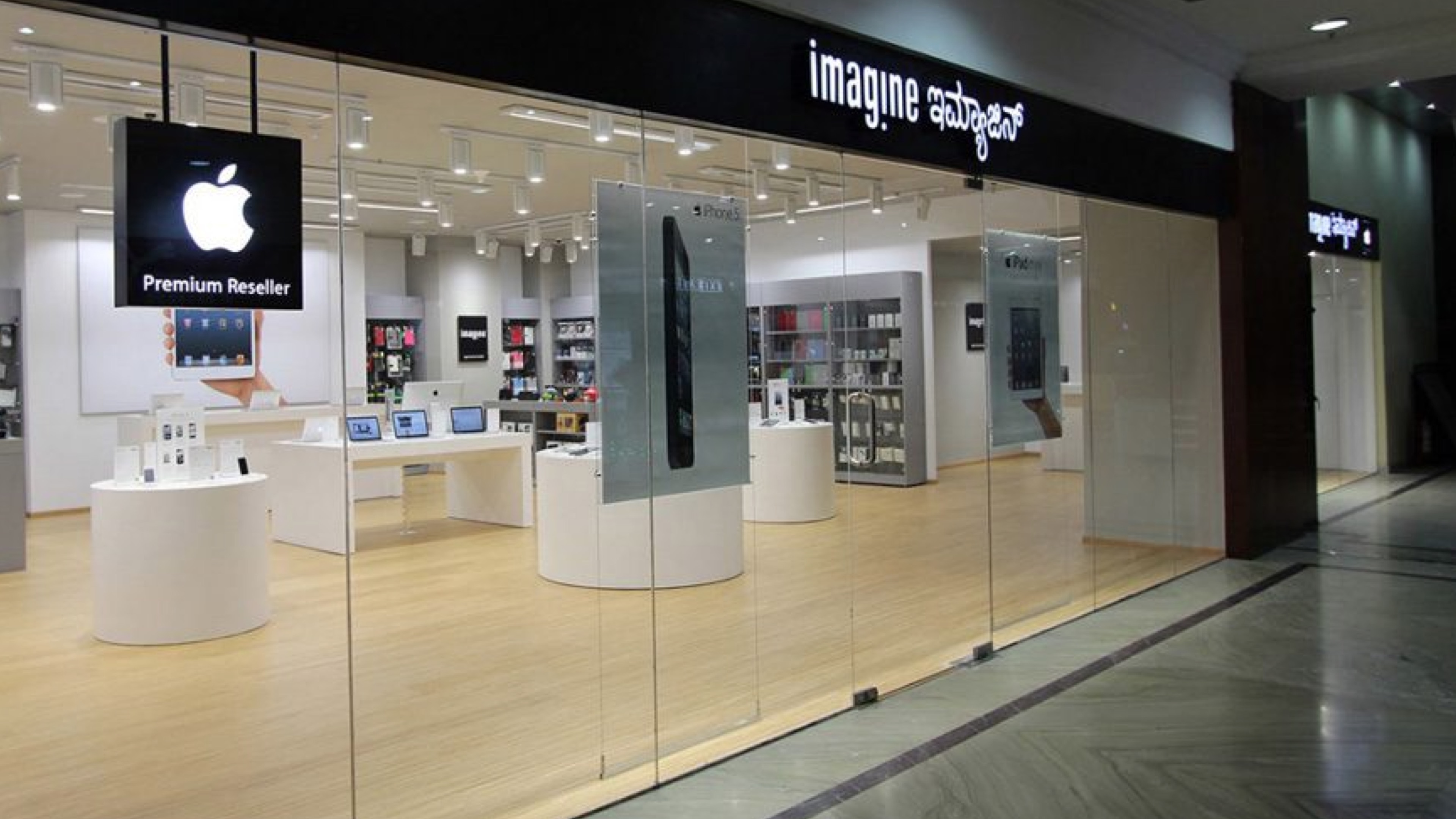 nearest iphone store to me