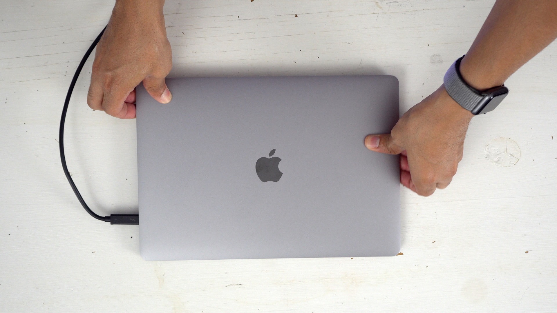 Back to the Mac 011 Are longer Thunderbolt 3 cables slower? [Video