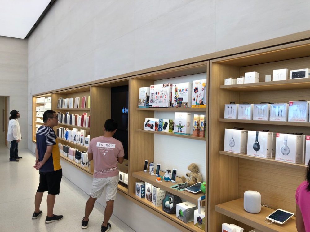 Photos: Apple welcomes customers to new stores at Orland Square Mall ...