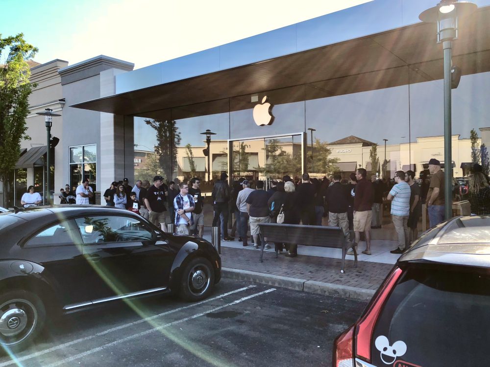 Retail marathon Apple stores open in Scottsdale, Deer Park, Lehigh Valley, Green Hills, Robina