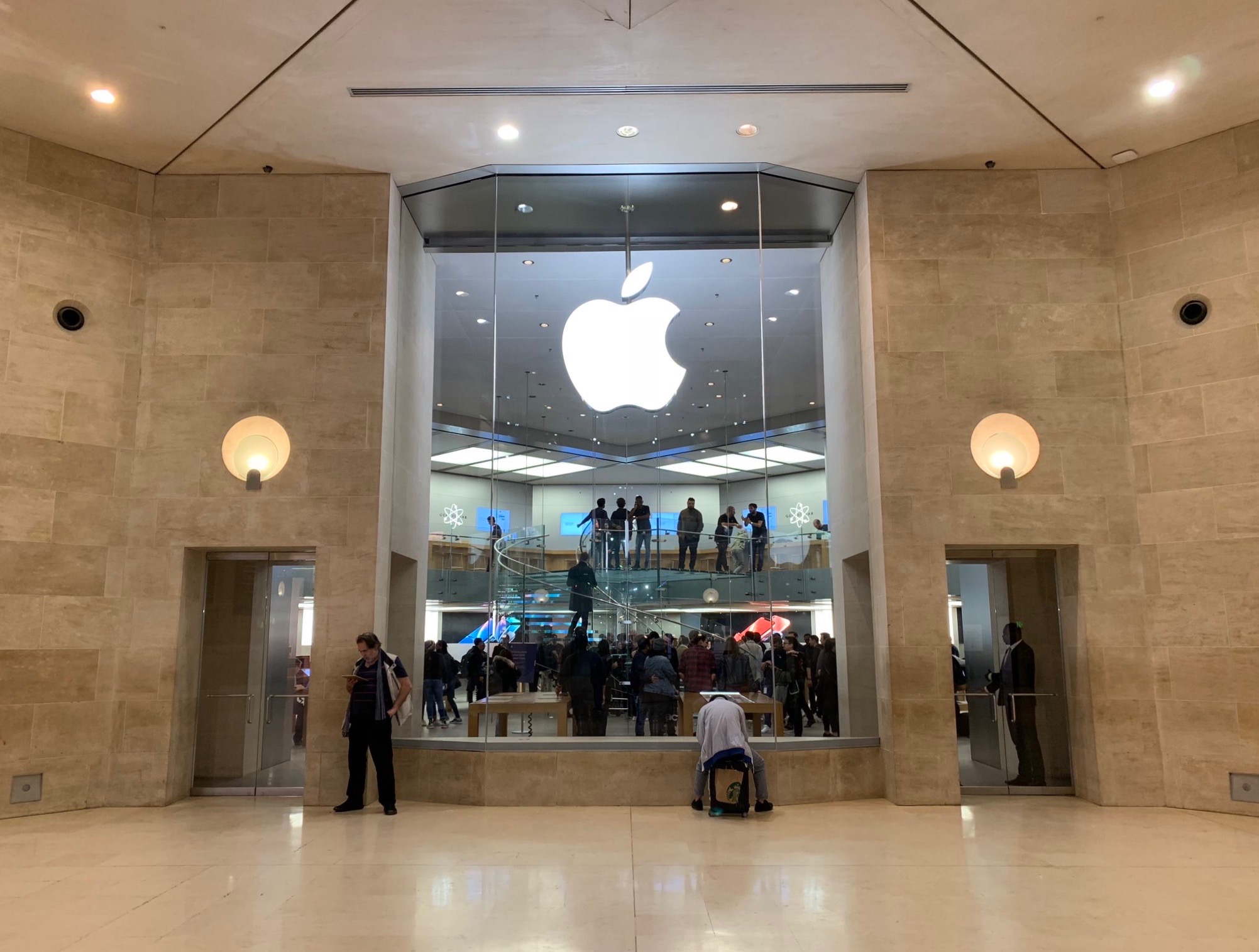 Магазин apple москве