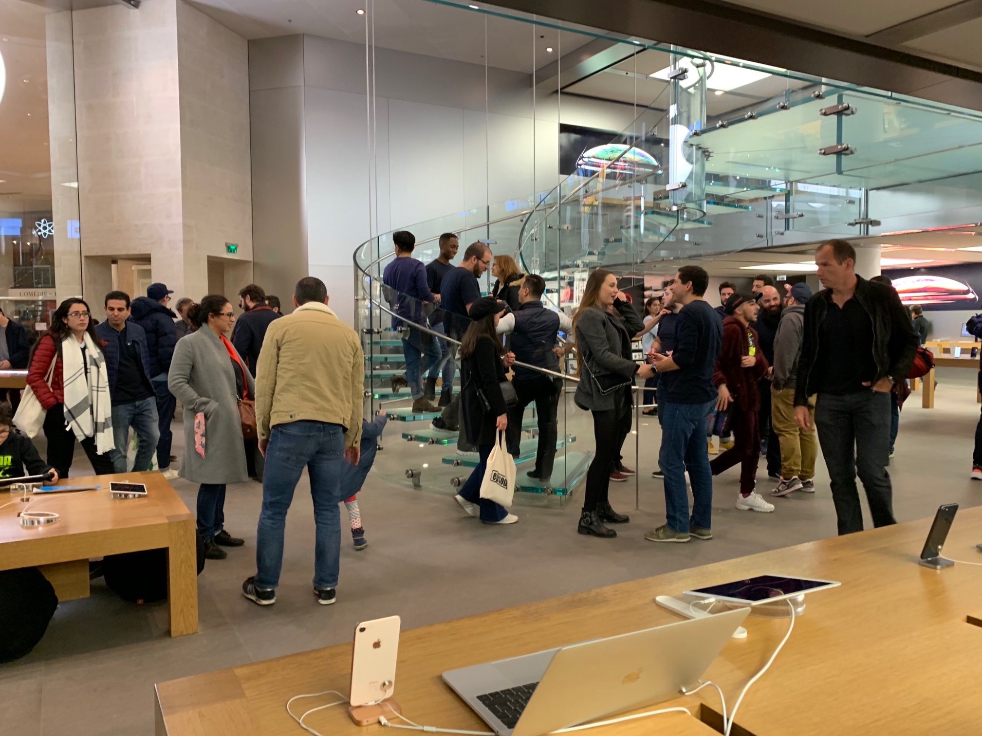 Remembering Apple Carrousel du Louvre, France’s first Apple store - 9to5Mac