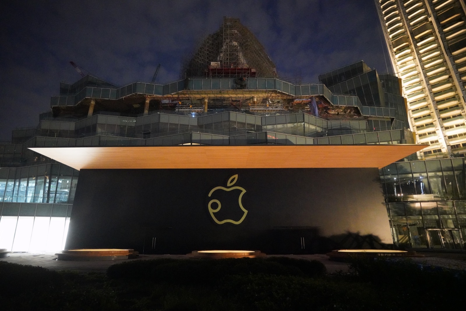 Apple's first store in Bangkok opening at Iconsiam on