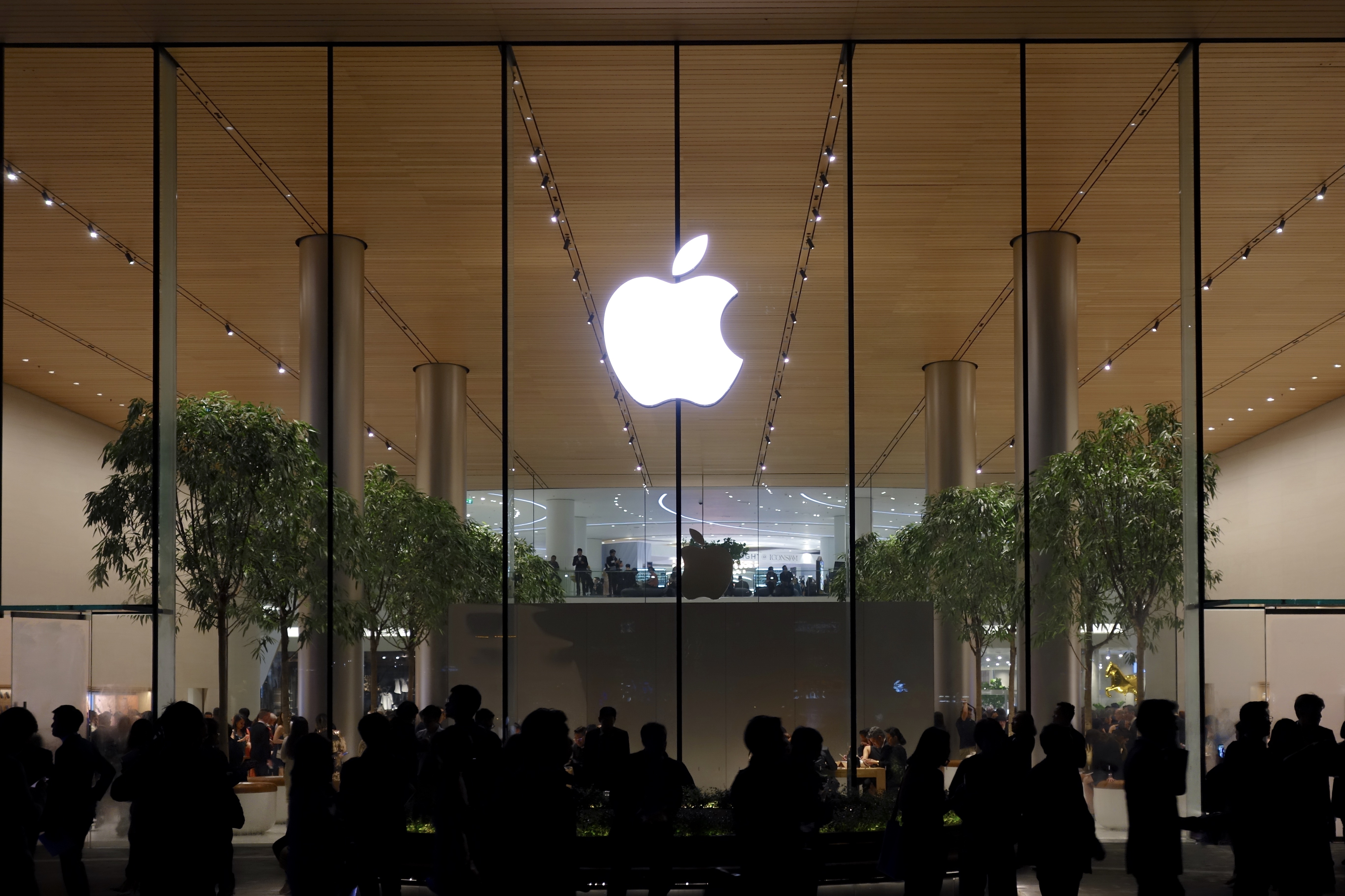Apple Iconsiam opens in Bangkok - Apple