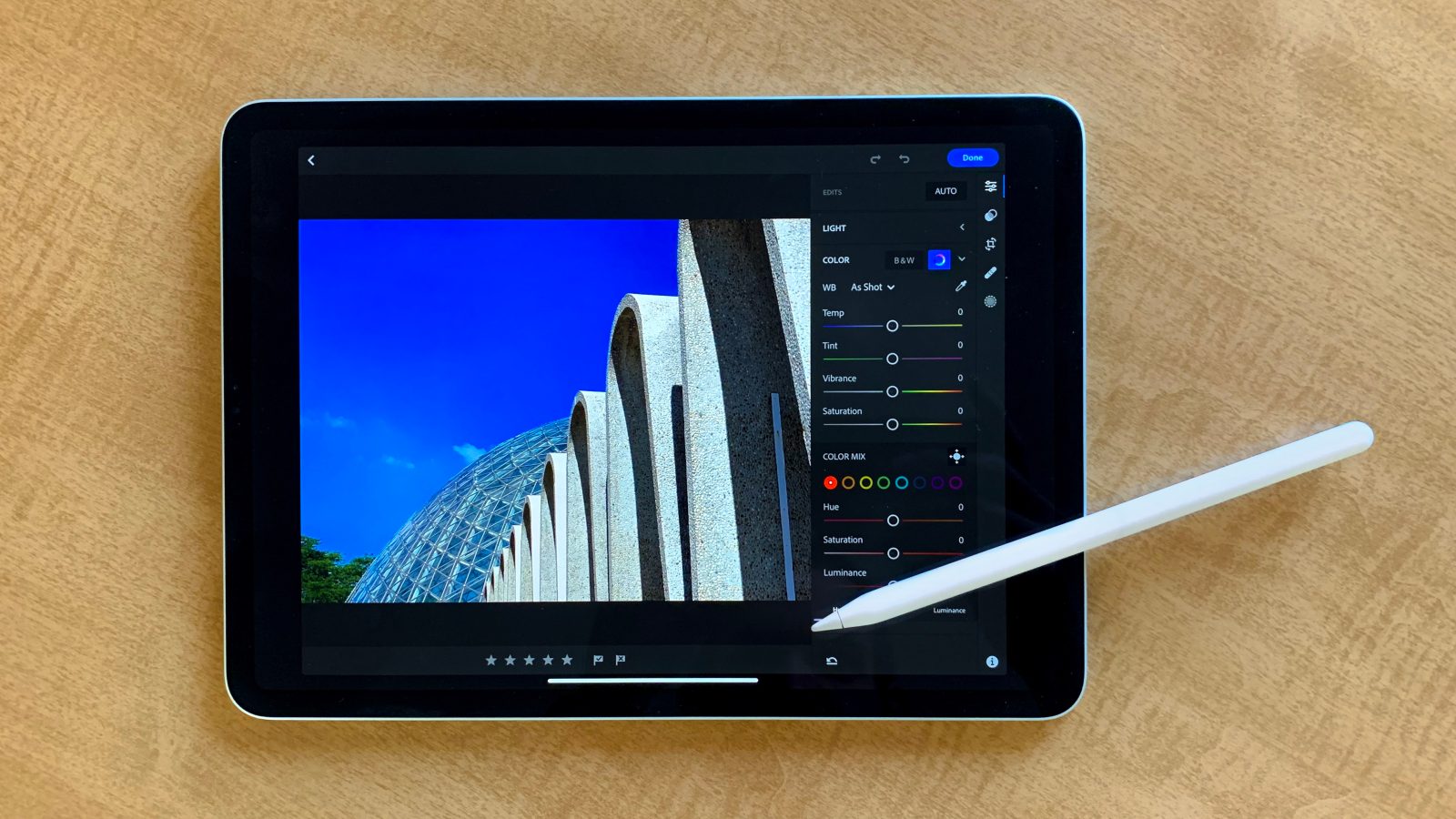 photo of Lightroom CC for iPad updated with support for Siri Shortcuts image