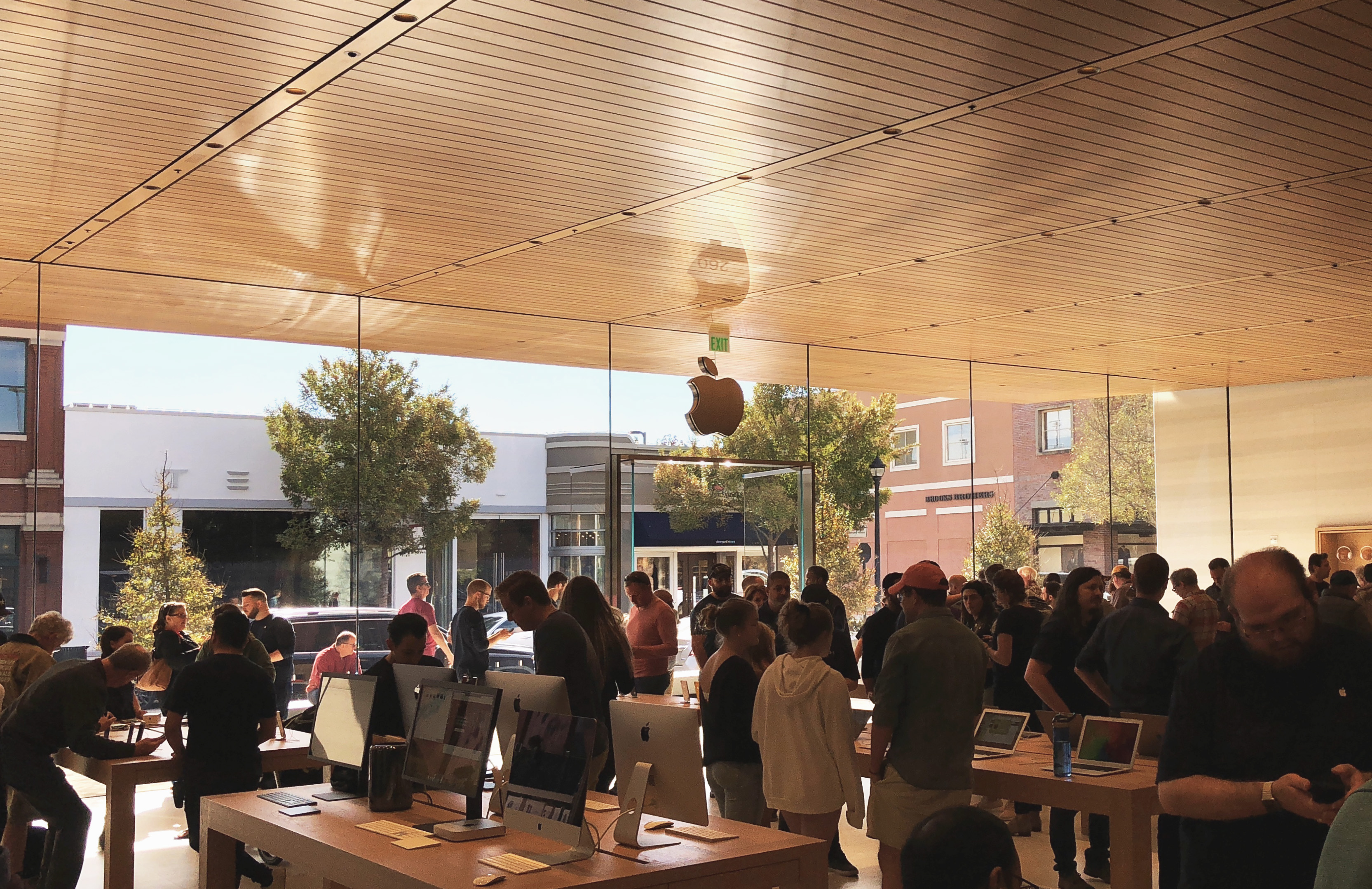 Redesigned Southlake, Texas Apple store now open in time for iPad Pro