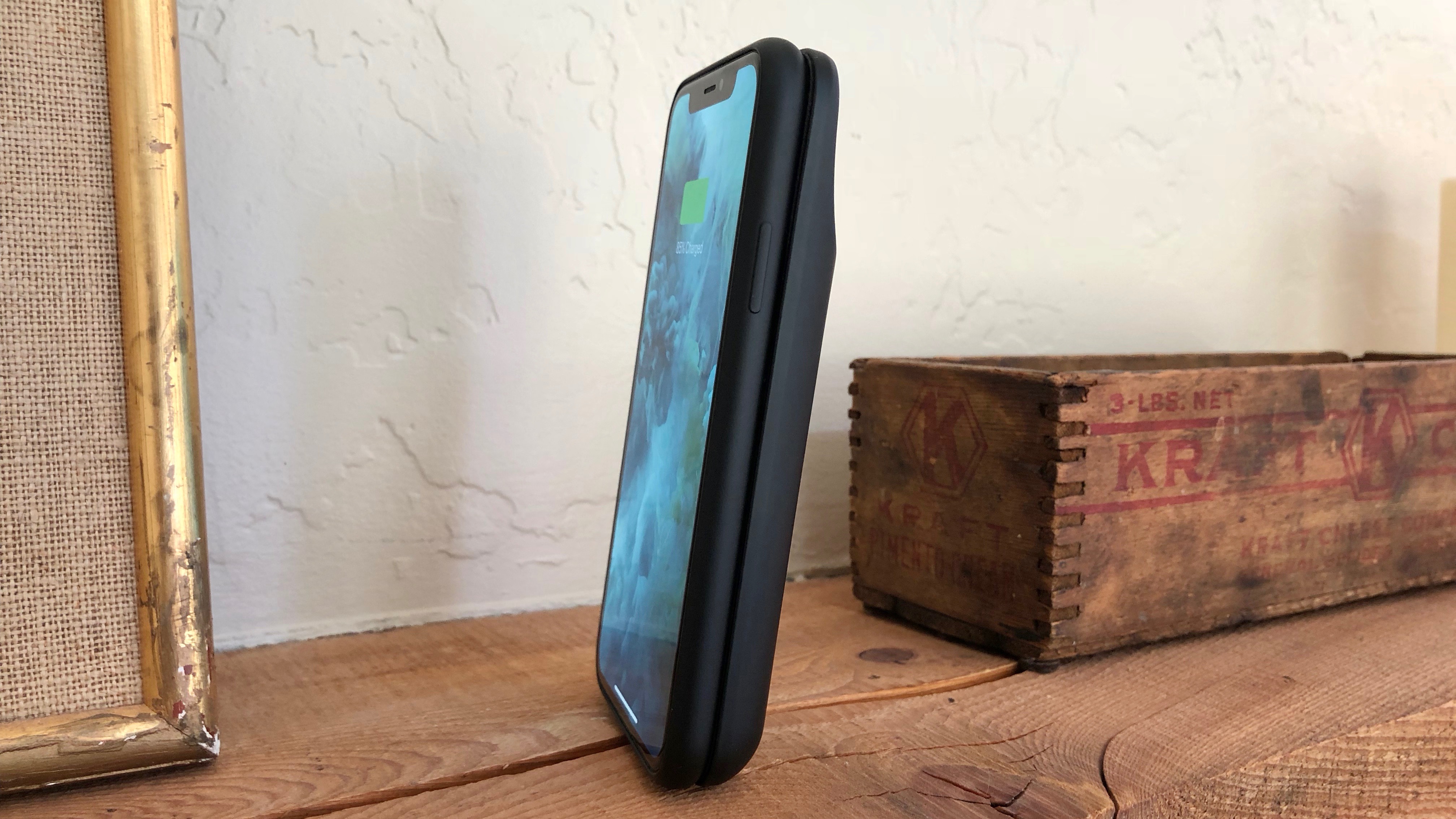 Review Ugreen's wireless battery case for iPhone X and XS