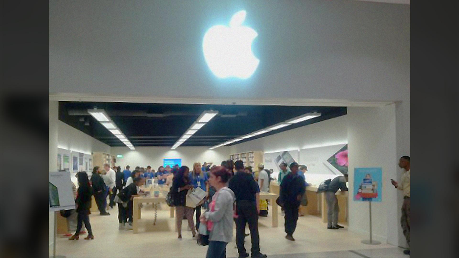 Documenting the overlooked craft of temporary Apple stores - 9to5Mac