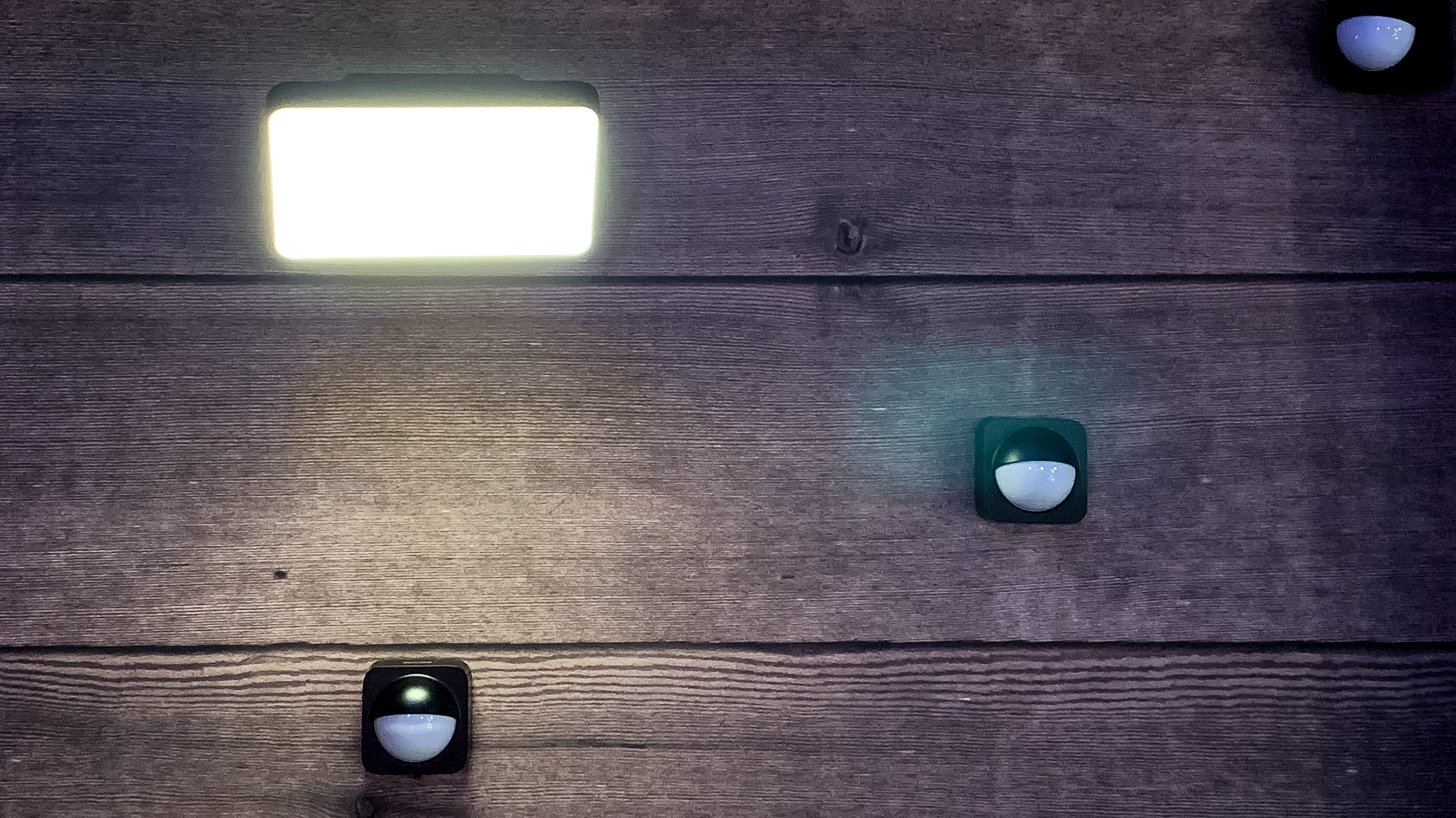 philips hue floodlight motion sensor