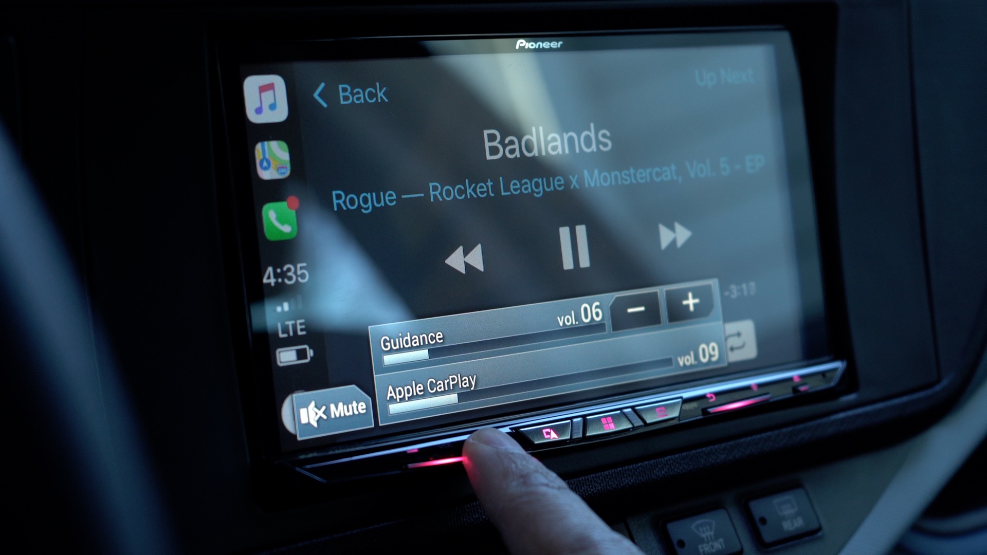 Handson Pioneer’s W8400NEX wireless CarPlay head unit is fast and
