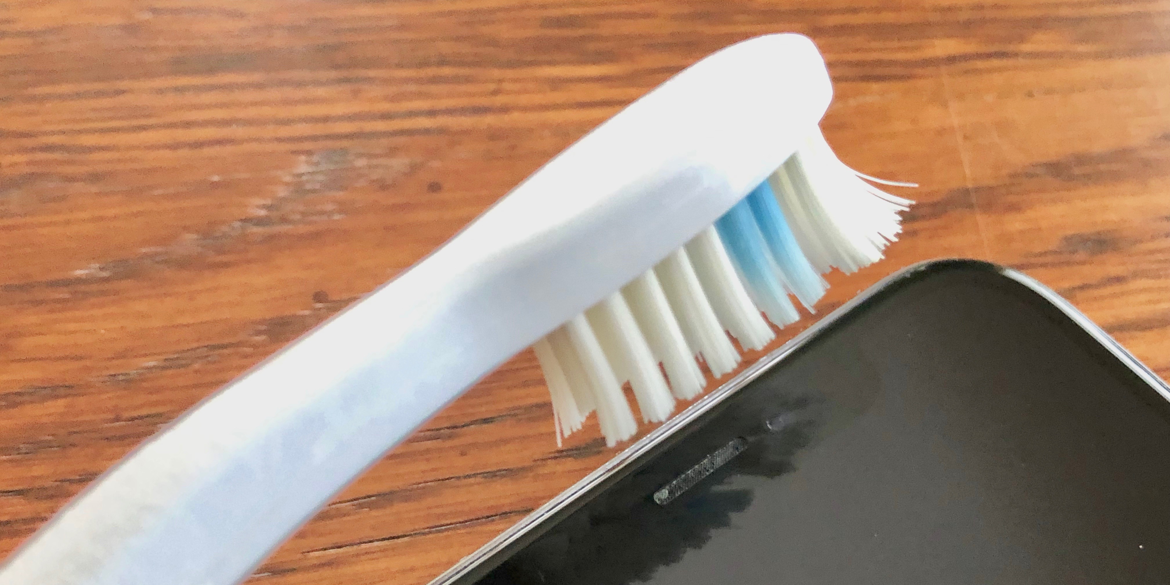 clean iPhone speaker-How To Clean Your Iphone Speaker Using A Toothbrush