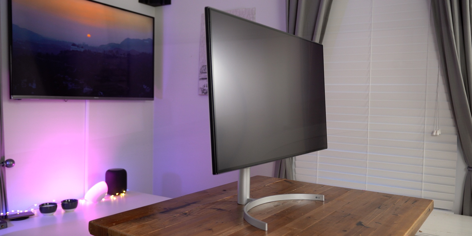 LG UltraFine 31.5" 4K Display with Thunderbolt 3 review a large