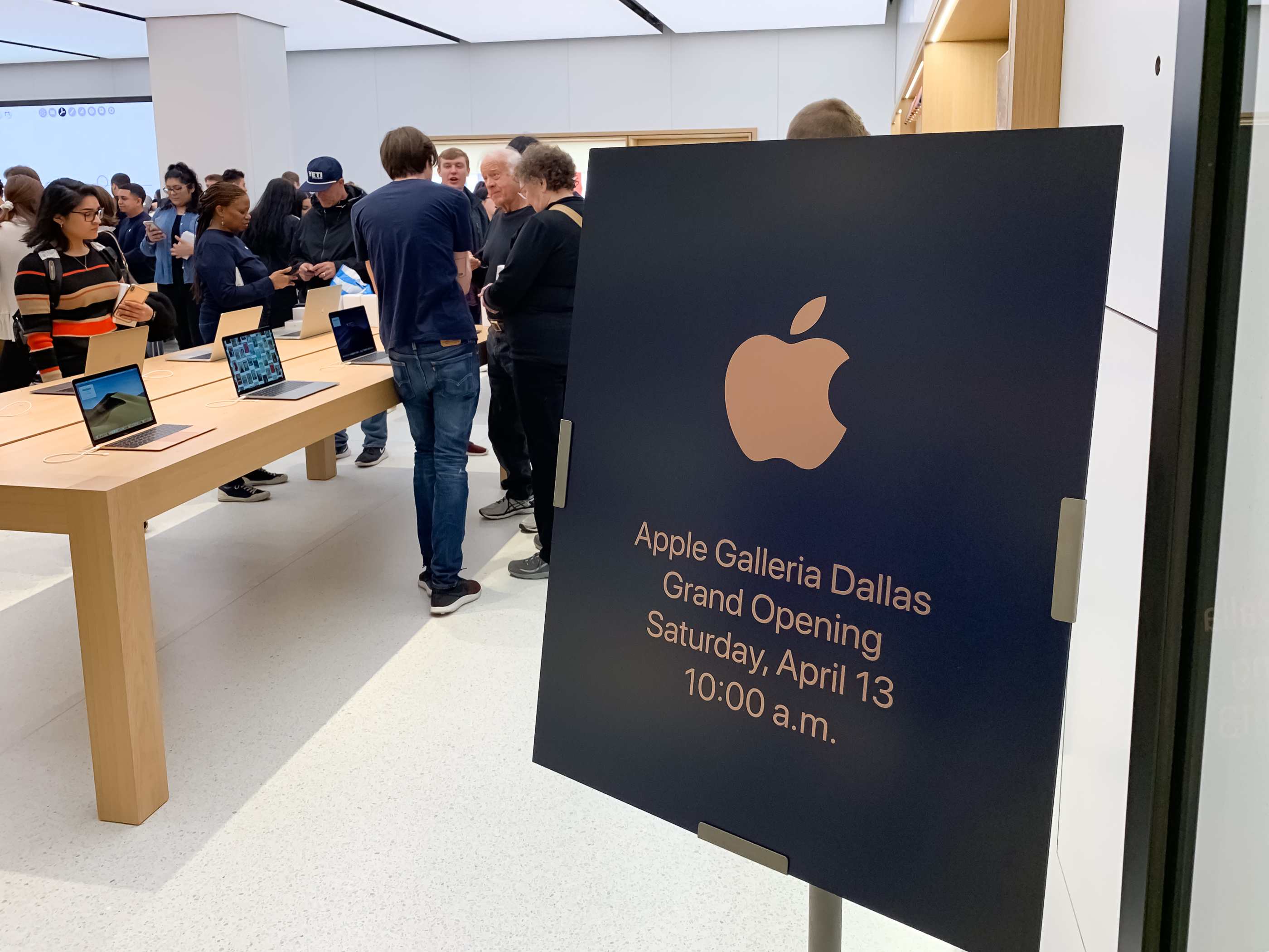 Photos Galleria Dallas Apple Store celebrates grand opening 9to5Mac