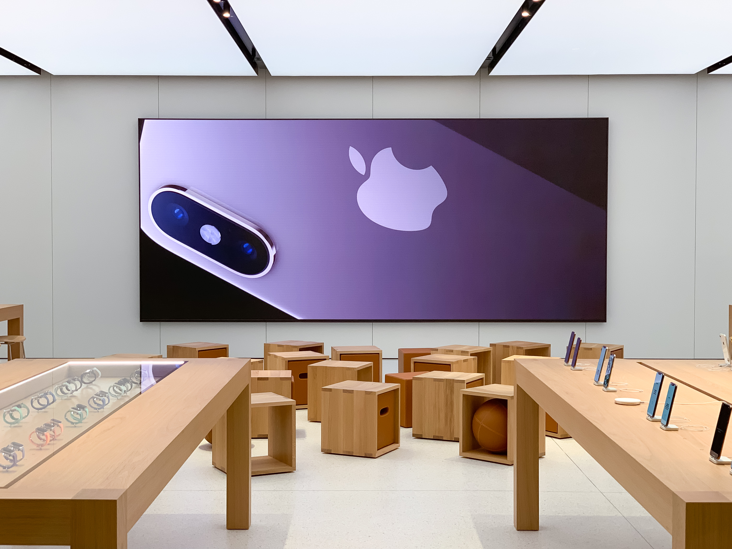 Телефон эпл сторе. Apple Store 2021. Apple Store 2022. Магазин Эппл стор. Красивые магазины Apple.