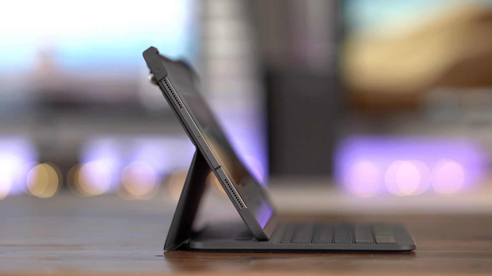 photo of Logitech Slim Folio Pro review – bulky, but great for typists [Video] image
