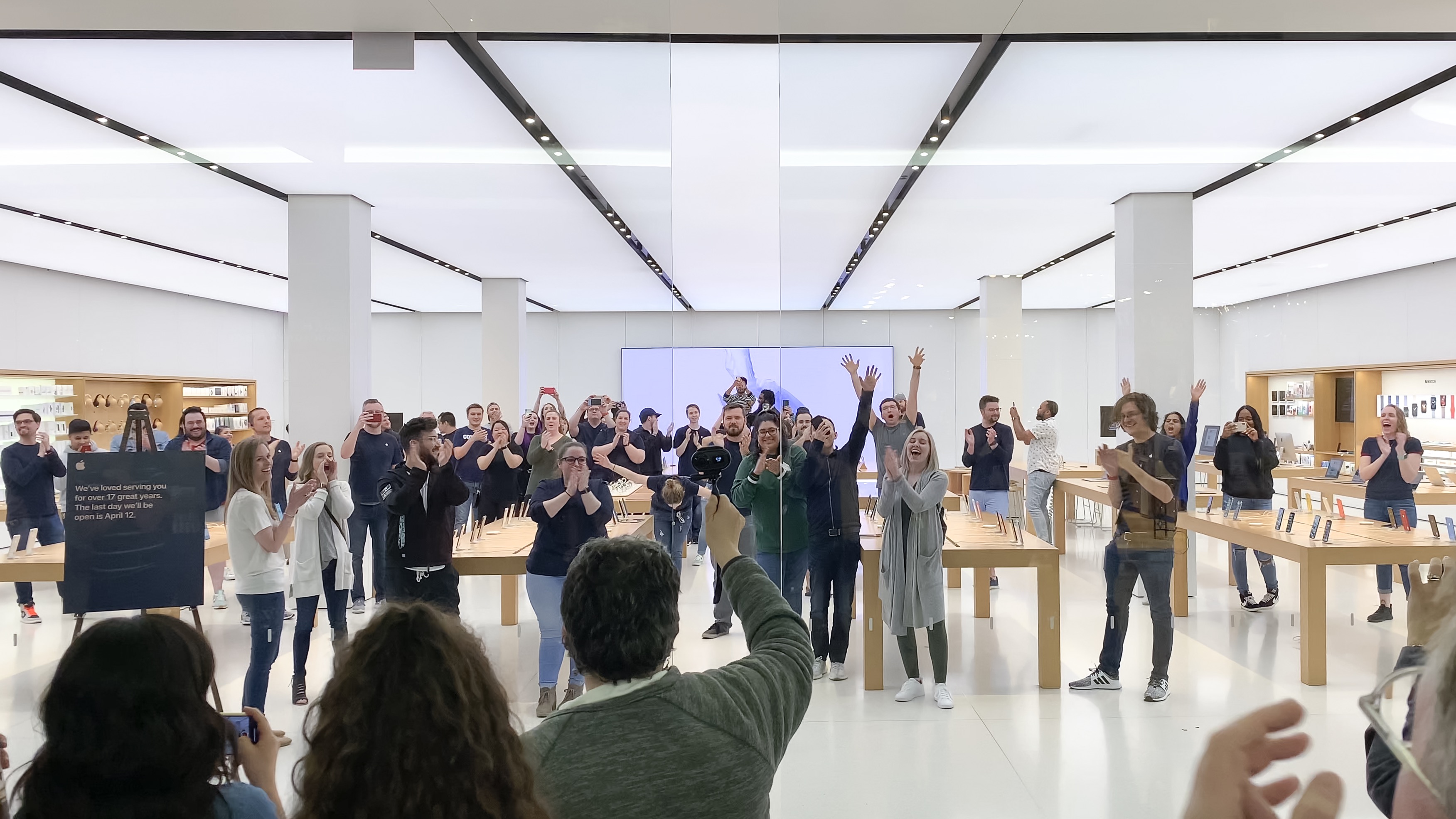 Photos Saying farewell to the third oldest Apple Store in the