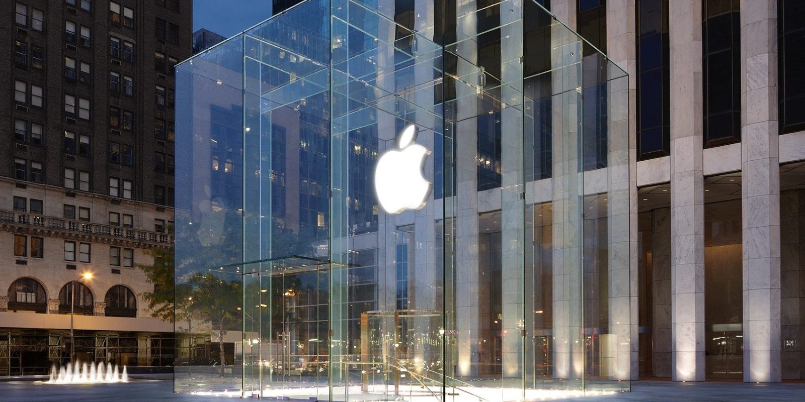 photo of New York City teen sues Apple for $1B after being falsely linked to a string of Apple store thefts image