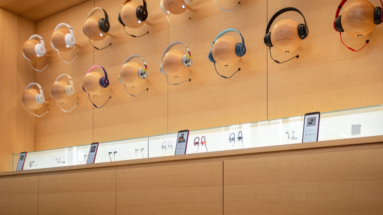 Apple Store headphones