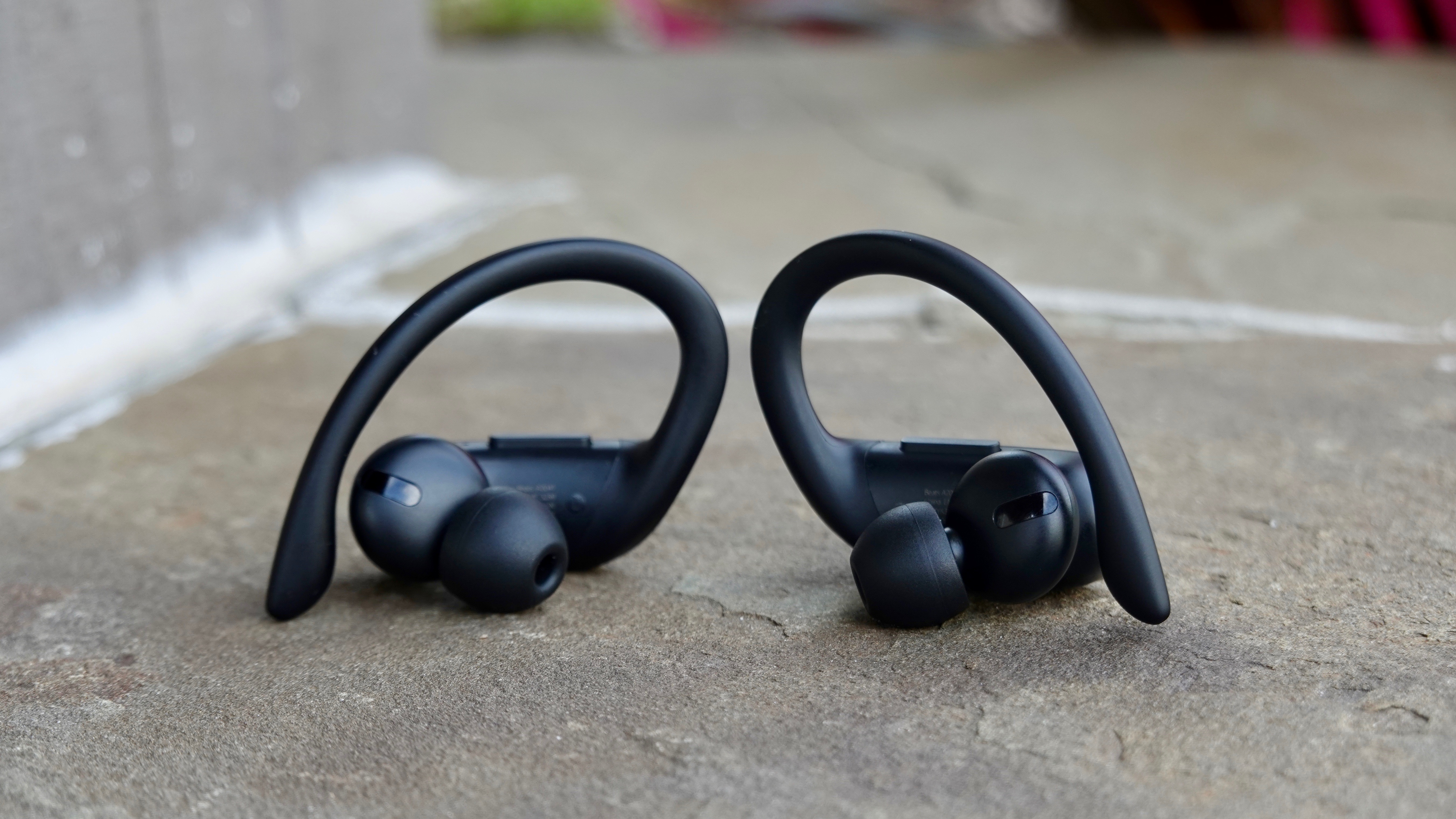 can you talk on the phone with powerbeats pro