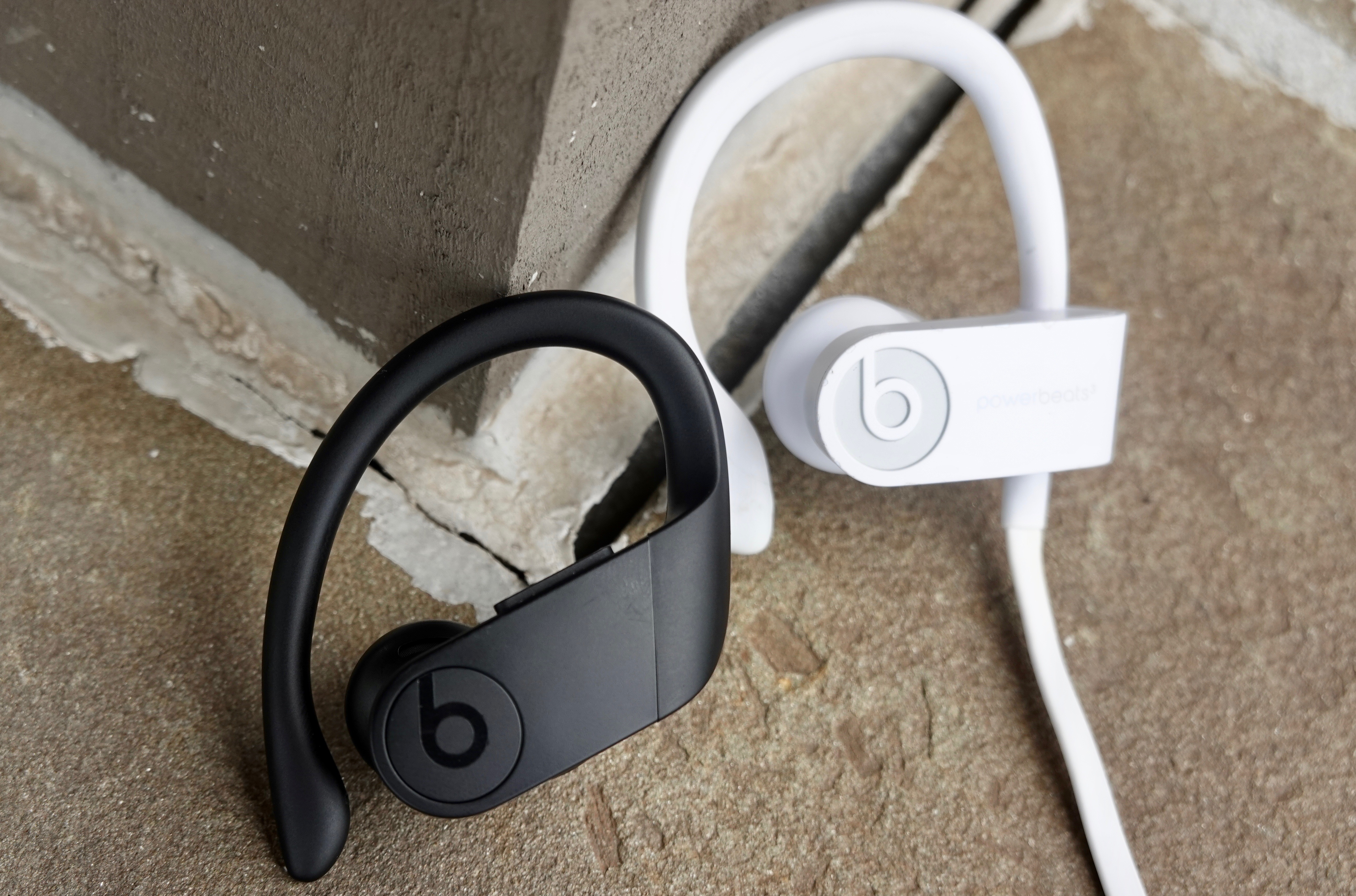can you talk on the phone with powerbeats pro