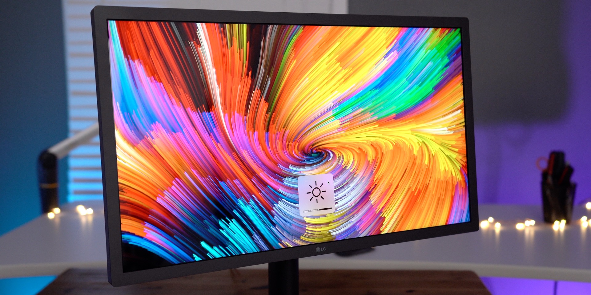 Review: LG UltraFine 4K Display (2019) - two Thunderbolt 3 ports
